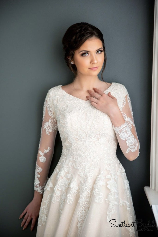 7208- Holly Bridal