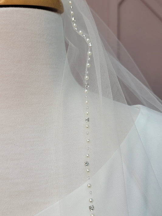 V2219-Pearl and Rhinestone Edge